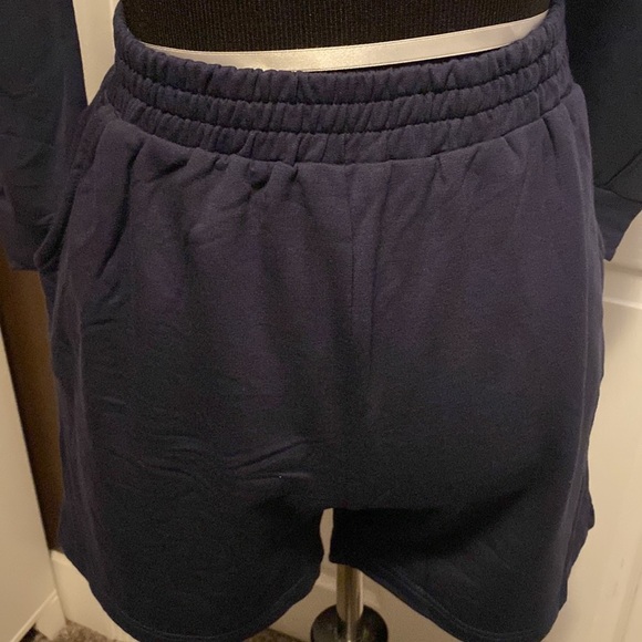 Feathers Pajamas Loungewear Navy Blue Sweatshirt Material Top & Shorts L NWOT - Picture 7 of 8